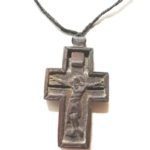 „I-aţi pus cruce la gât?”