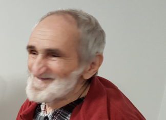 Poezia “În poala bunii stă nepotul”, spusă de Cuviosul Gherontie