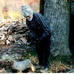 Toată ziua spărgea butuci, iar noaptea se ruga!