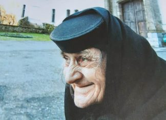 Cuviosul Gherontie mi-a spus: „Este nebună pentru Hristos!”