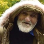 Hainele Cuviosului miroseau a mir