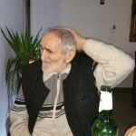 După ce i-am dat haine, m-a chemat lângă el în biserică