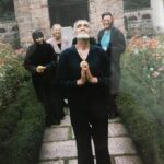 „Uite, ce face părintele! Nu ţine nimic pentru el!”