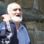 „Dacă vrei, poţi să rămâi aici la biserica românească!”