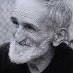 Cărţi, bomboane, vindecare – daruri ale Cuviosului