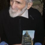 Cuviosul ajunge la cine are nevoie