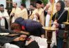 Brăţara atinsă de trupul Cuviosului, la înmormântare