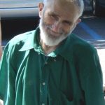 „Tratamente” cu bomboane şi cu fotografia Cuviosului